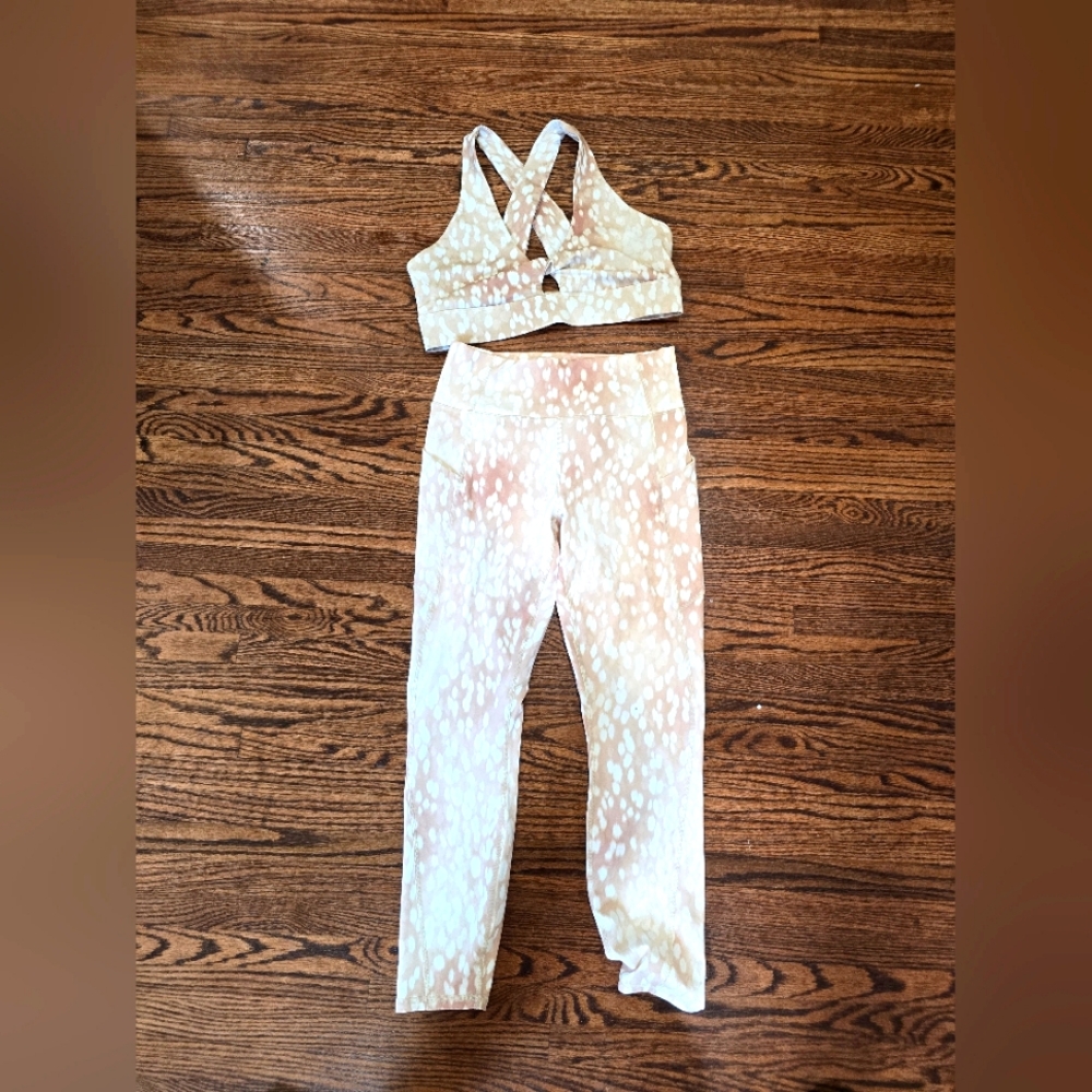 Fabletics set. Medium bottom, large top